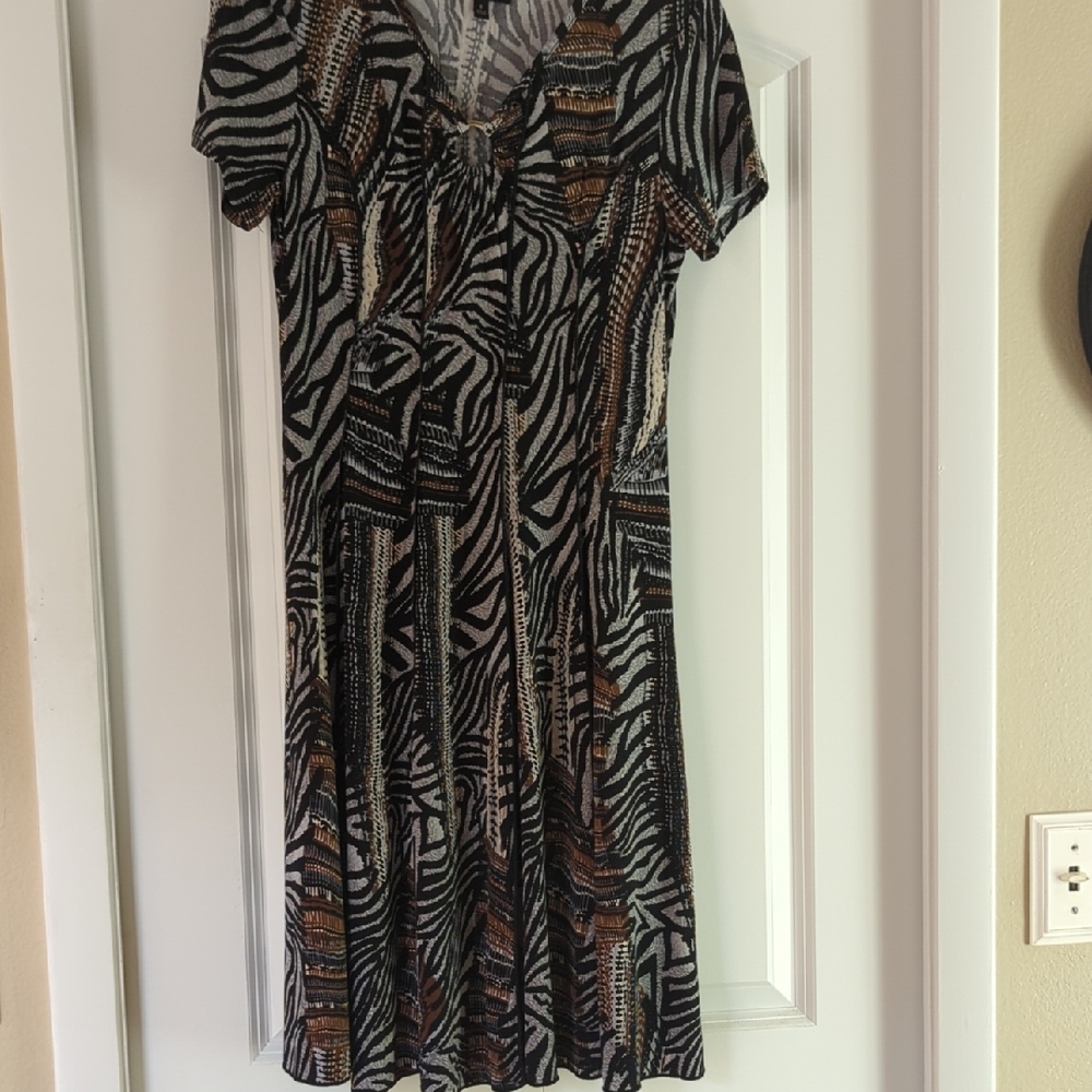 Sami & Jo Black and White V-Neck Midi Sundress